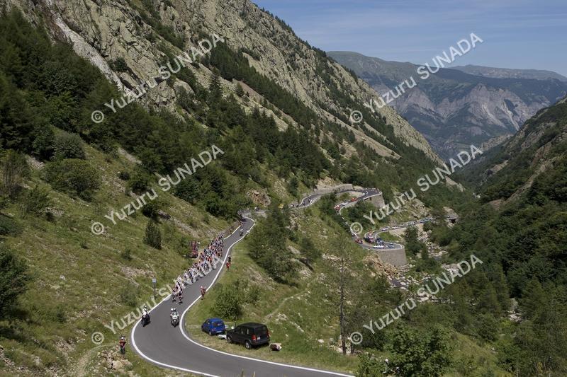 Peloton on Col de la Lombarde001p.jpg